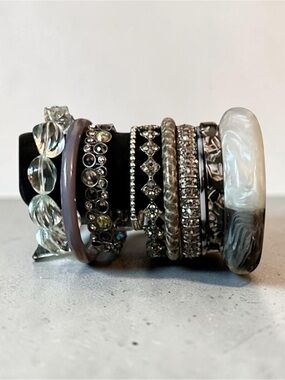 VTG Neutral Mixed Stack Bracelet Set Gray Silver White Resin Rhinestone Beaded